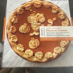 Williams Sonoma Autumn Piecrust Cutters - Orange and Cream